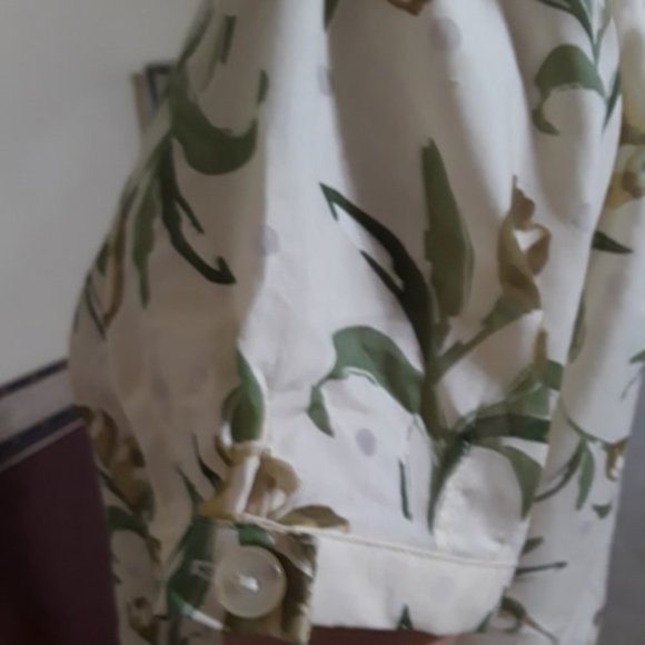 BASIC EITIONS IVORY/GREEN FLORAL SHORT SLEEVE BUTTON FRONT BLOUSE SIZE S NWOT - Picture 4 of 7